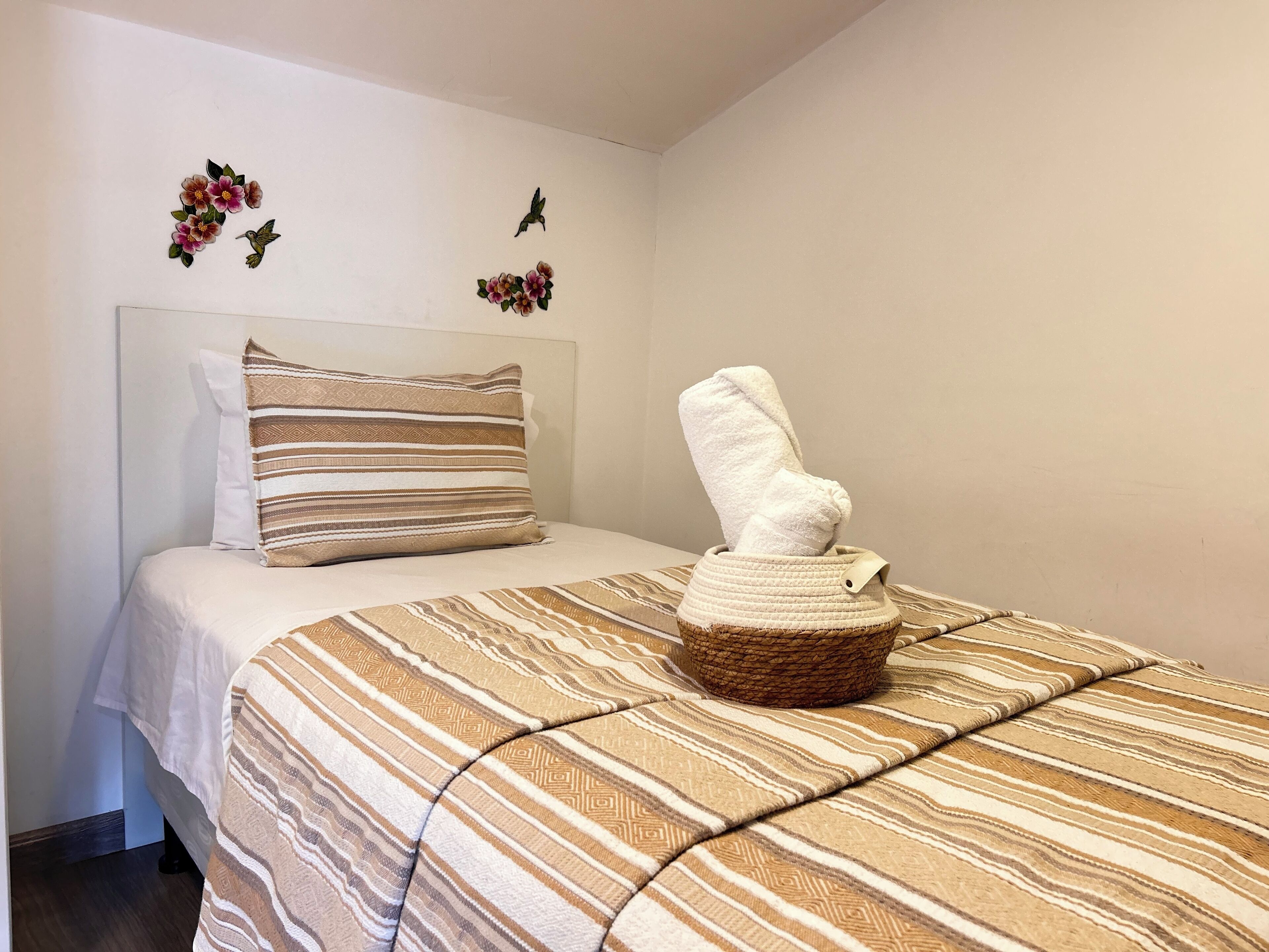 5 Schlafzimmer, Schreibtisch, Bügeleisen/Bügelbrett, kostenloses WLAN