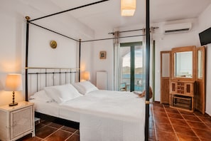 4 bedrooms, iron/ironing board, travel crib, free WiFi