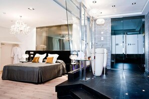 Caja de seguridad en la habitación y decoración personalizada