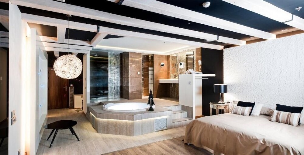 4 Star Hotels