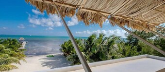 Luxury home with plunge pool, pier and 360 rooftop view just 4 miles south.