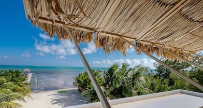 Luxury home with plunge pool, pier and 360 rooftop view just 4 miles south.