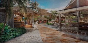 تناول الطعام بالخارج