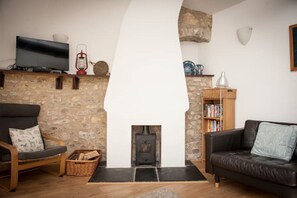 TV, fireplace, DVD player, books - Contemporary cottage in lovely Devon village. (Musbury)