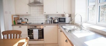 Contemporary cottage in lovely Devon village.