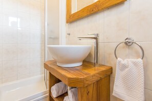 Bathroom - 300m to the beach, balcony with sea view, garden with summer kitchen (Biograd na Moru)