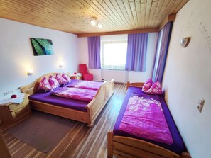4 bedrooms, bed sheets - Chalet in Hippach Near Ski Paradise (Hippach)