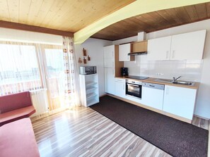 House | Private kitchen | Microwave, dishwasher - Chalet in Hippach Near Ski Paradise (Hippach)