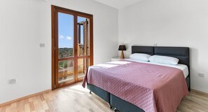 3 chambres, fer et planche à repasser, accès au Wi-Fi (inclus)