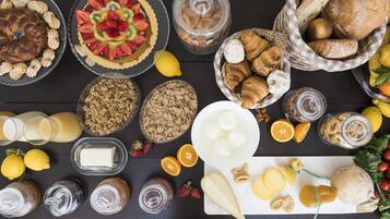 A breakfast spread with various foods and drinks.