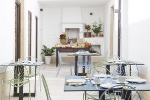Free daily buffet breakfast - Dimora Cummà Marì (Vieste)