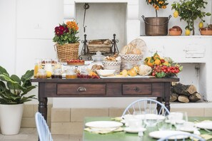 Free daily buffet breakfast - Dimora Cummà Marì (Vieste)