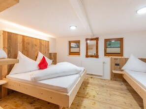 House | 4 bedrooms, bed sheets