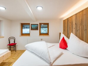 House | 4 bedrooms, bed sheets - Holiday Home in Fugenberg With a lot of Comfort (Fuegenberg)