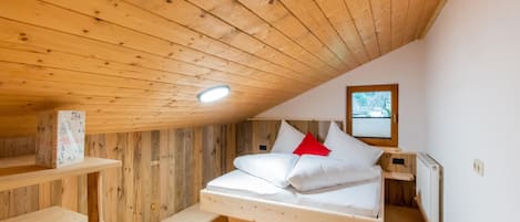 House | 4 bedrooms, bed sheets