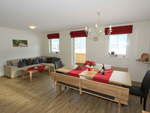 Apartment | Dining - Apartment in Aschau Near Ski Slopes (Aschau Im Zillertal)