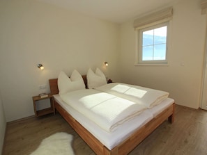Apartment | 3 bedrooms, bed sheets - Apartment in Aschau Near Ski Slopes (Aschau Im Zillertal)