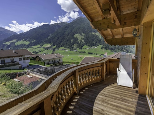 The Stubai Lodge - Modern Living With Garden & Mountain View