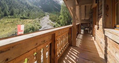 Quaint Alpine hut in the Stubaital With Sauna