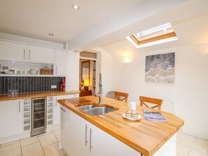 Fridge, cookware/dishes/utensils