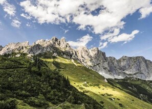 A mountainous landscape with rocky peaks and a clear sky. - Apartment Neustift Near Stubai Ski Lift (Neustift Im Stubaital)