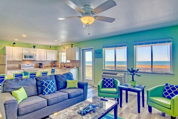 Condo, 2 Bedrooms | Living area