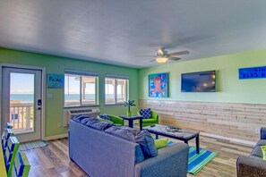 Living area - Beachgate CondoSuites and Oceanfront Resort (Port Aransas)