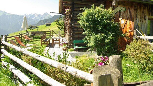 A rustic wooden cabin with a wooden deck, a bench, and a table. - Quaint Mountain Hut in Hippach With Garden and Barbeque (Hippach)