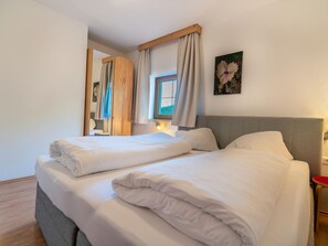 Apartment | 2 bedrooms, individually furnished, bed sheets - Quiet Flat With Terrace in Neustift Im Stubaital (Neustift Im Stubaital)