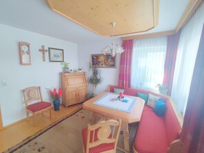 Dining - Great Holiday Home in Hippach With sun Terrace (Ramsau im Zillertal)