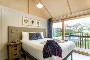 Cottage | 2 bedrooms, individually decorated, individually furnished - Lodge 18 (Wareham)