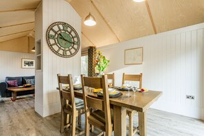 Cottage | Dining