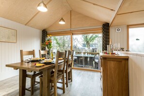 Cottage | Dining