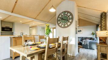 Cottage | Dining