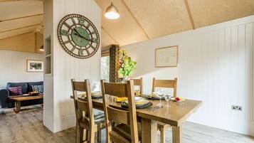 Cottage | Dining