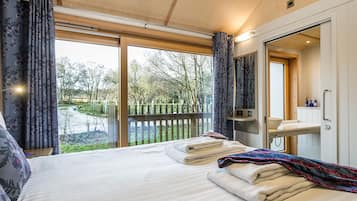 2 quartos, individualmente decorados, individualmente mobiliados