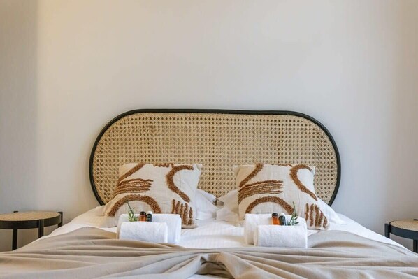 5 chambres, fer et planche à repasser, Wi-Fi, draps fournis