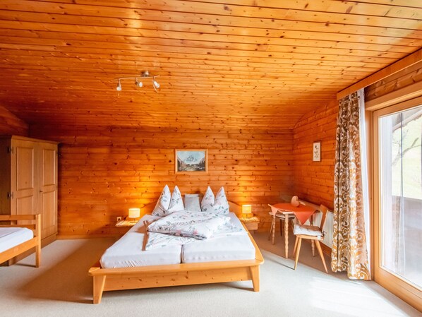3 bedrooms, bed sheets