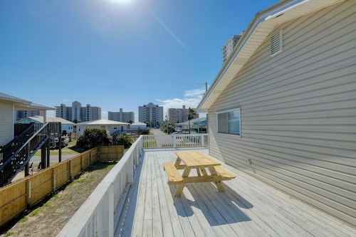 Lagoon and Beach only a short walk away!  Prime Gulf Shores location!