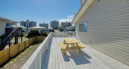 Lagoon and Beach only a short walk away! Prime Gulf Shores location!