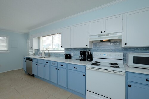 Lagoon and Beach only a short walk away!  Prime Gulf Shores location!