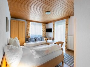 Apartment | 2 bedrooms, individually furnished, bed sheets - Apartment in Tyrol 100 m to the Mountain Railway (Itter)