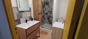 Shower, towels