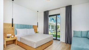 Triple Room | Peralatan tempat tidur premium, gebar bulu kapas, tilam berlapik 