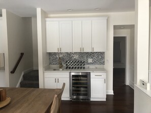 Interior - 7 bed-6 bath cozy mansion on a secluded 15 acres near to outlets. (Far Hills)