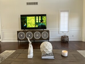 Interior - 7 bed-6 bath cozy mansion on a secluded 15 acres near to outlets. (Far Hills)