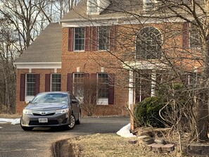Exterior - 7 bed-6 bath cozy mansion on a secluded 15 acres near to outlets. (Far Hills)