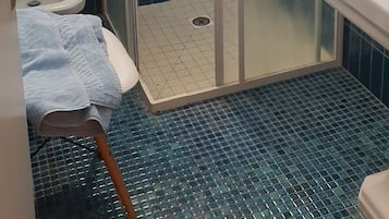 Dusche, Haartrockner, Bidet