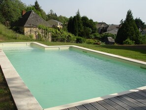 حمّام سباحة خارجي