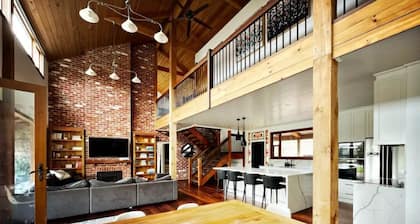 Gorgeous Stone Barn in the Adelaide Hills